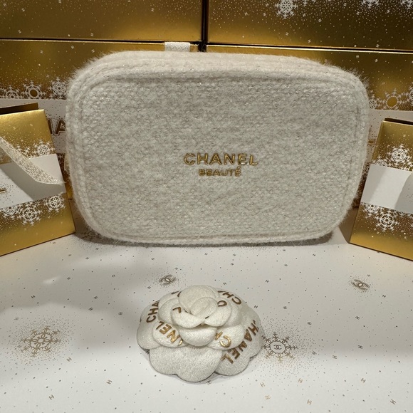 โ๏ธ HOLIDAY GIFTAWAY ALL THINGS LOUIE VUITTON & CHANEL โ๏ธ๐๐
๐ - Picture 15 of 15